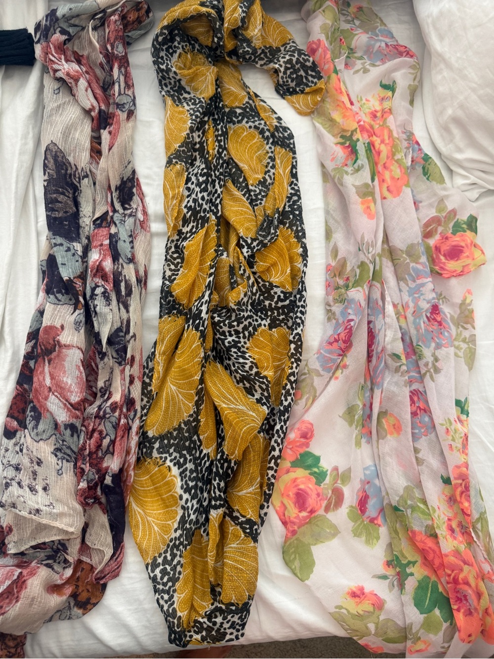 Women’s Set of three scarves